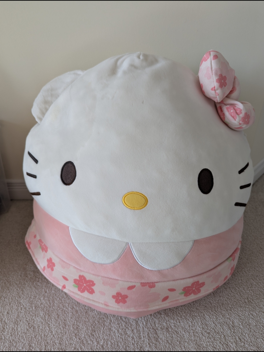 Hello Kitty Plush Pouf Bean Bag - White & Pink - Picture 1 of 3
